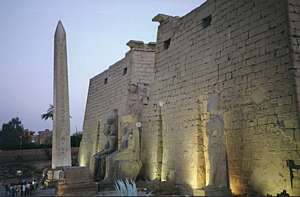 ڸ(Thebes)Temple At Dusk (9516 bytes)